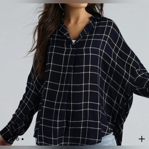 Windsor Plaid Oversized Navy Top - size Medium - New with Tag - Picture 3 of 4